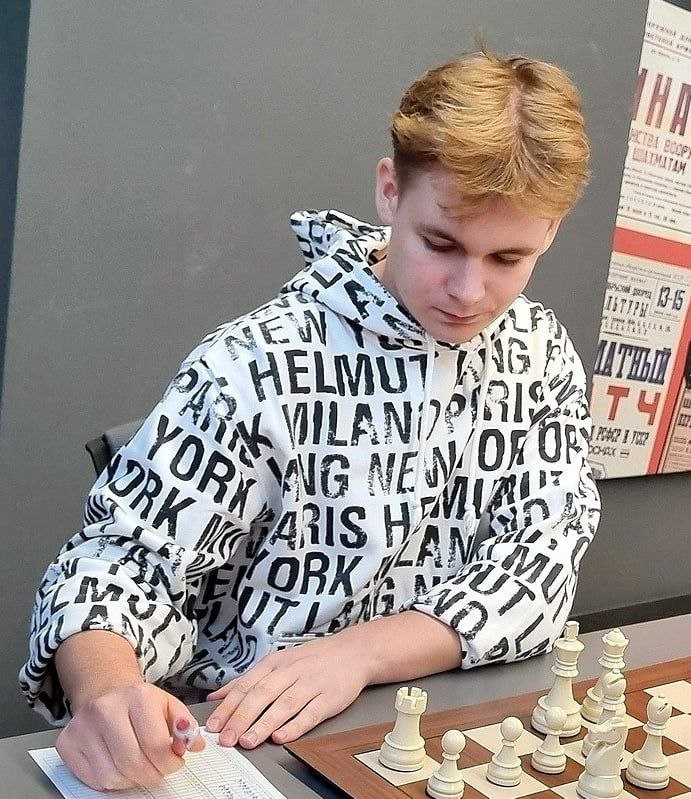 IM Андрей Цветков обыгрывает в финале GM Сергея Волкова со счётом 3:2 и становится чемпионом субботнего нокаута!